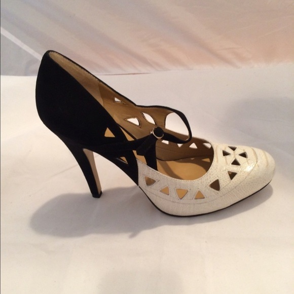 𝅺Nine West Mary Jane pumps - Picture 2 of 4